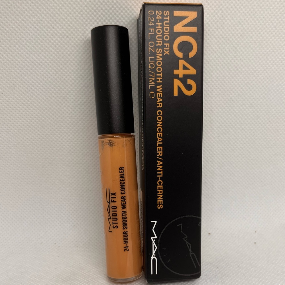 New NC42 MAC Studio fix 24-hour smooth wear concealer